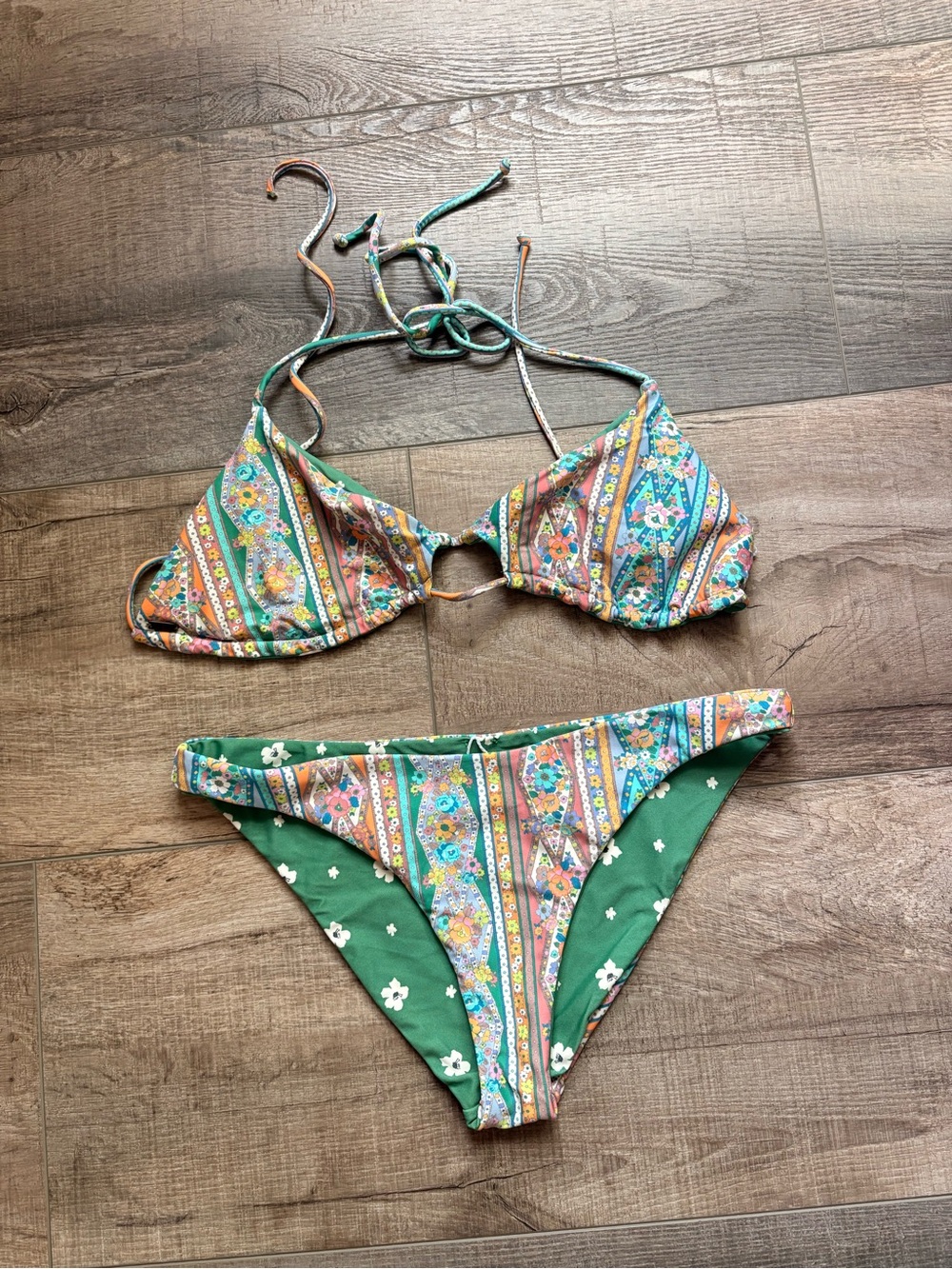 O’Neill Bikini Set (bottom M, top L)